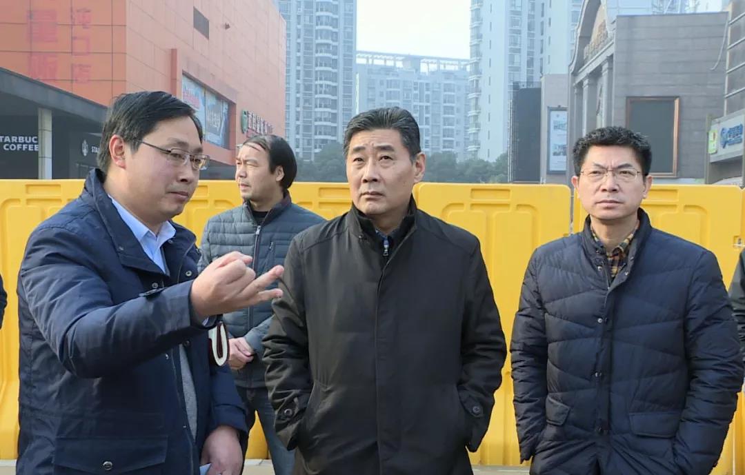 彭浩到武漢體育中心現(xiàn)場辦公 檢查推進(jìn)軍運會場館建設(shè)和環(huán)境提升工作(圖2)