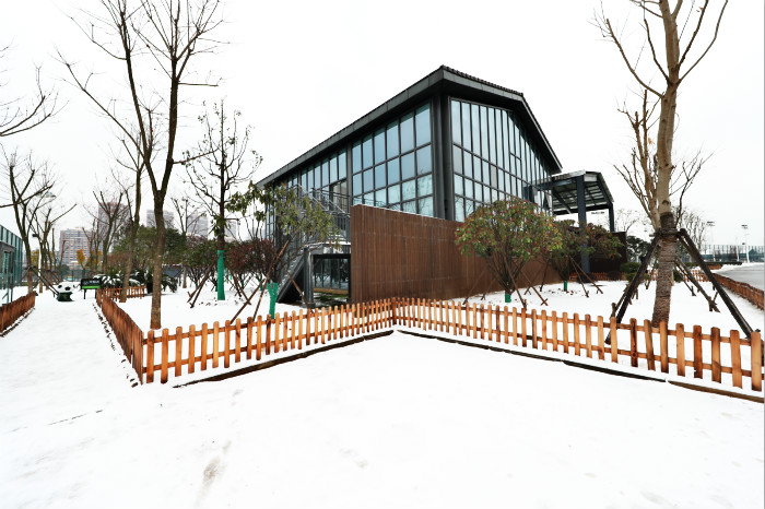 一場雪，體育中心美得不要不要的</br>但最美的風(fēng)景還是他們(圖1)