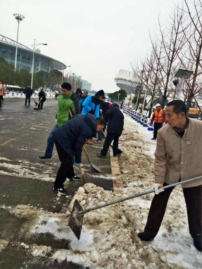 一場雪，體育中心美得不要不要的</br>但最美的風(fēng)景還是他們(圖6)