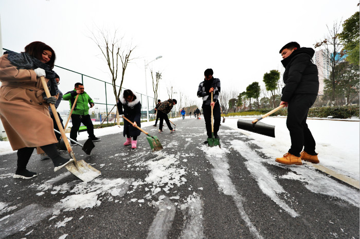 一場雪，體育中心美得不要不要的</br>但最美的風(fēng)景還是他們(圖14)