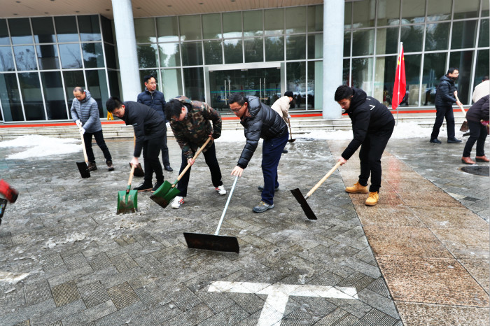 一場雪，體育中心美得不要不要的</br>但最美的風(fēng)景還是他們(圖12)