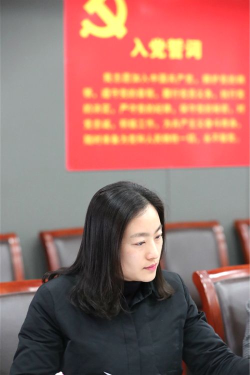 公司黨委召開中心組（擴大）會議 傳達學(xué)習(xí)區(qū)紀委八屆三次全會精神(圖5)