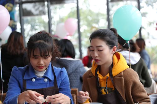 巧手做糕點(diǎn)，甜蜜迎佳節(jié) ▏武漢體育中心舉行“三八”婦女節(jié)關(guān)愛(ài)活動(dòng)(圖4)